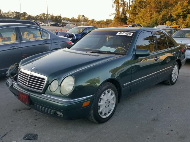 WDBJF55F8VJ033082 - 1997 MERCEDES-BENZ E 320 GREEN photo 2