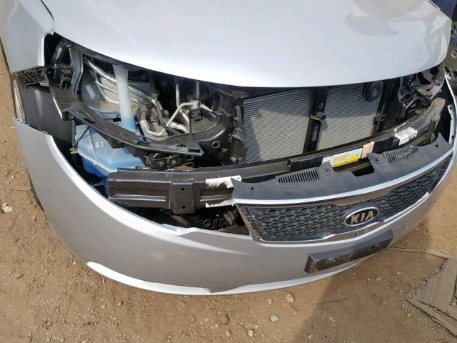 KNAFU4A28C5482744 - 2012 KIA FORTE EX SILVER photo 9