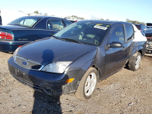 1FAHP34N77W362300 - 2007 FORD FOCUS ZX4 GRAY photo 2