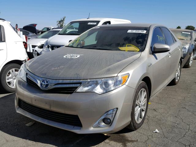 4T1BD1FK4EU105387 - 2014 TOYOTA CAMRY HYBR SILVER photo 2