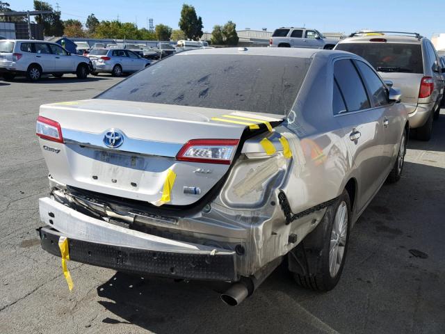 4T1BD1FK4EU105387 - 2014 TOYOTA CAMRY HYBR SILVER photo 4