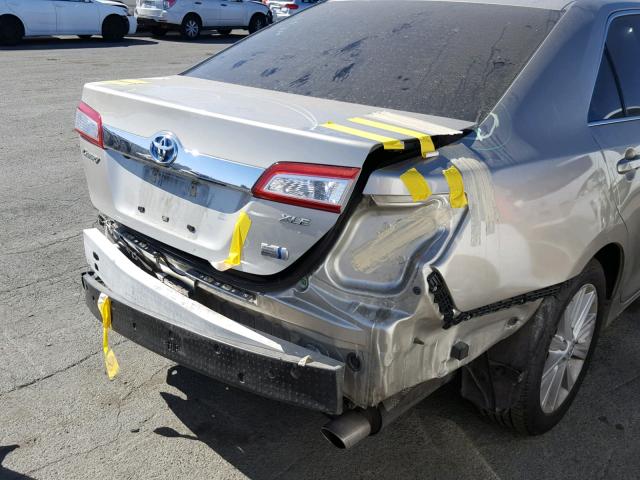 4T1BD1FK4EU105387 - 2014 TOYOTA CAMRY HYBR SILVER photo 9