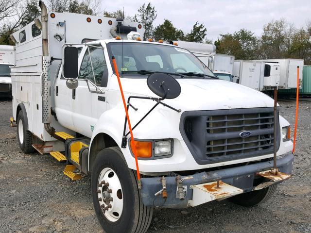 3FDXW75H2YMA70771 - 2000 FORD F750 SUPER WHITE photo 1