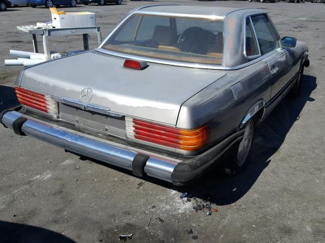 WDBBA48D0GA044569 - 1986 MERCEDES-BENZ 560 SL GRAY photo 4