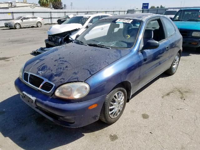 KLATA22682B692420 - 2002 DAEWOO LANOS S BLUE photo 2