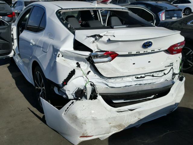 4T1B21HKXJU509100 - 2018 TOYOTA CAMRY HYBR WHITE photo 9