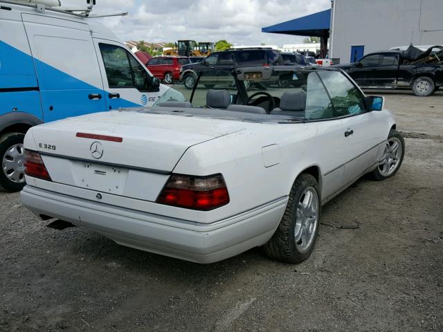 WDBEA66E1SC187998 - 1995 MERCEDES-BENZ E 320 WHITE photo 4