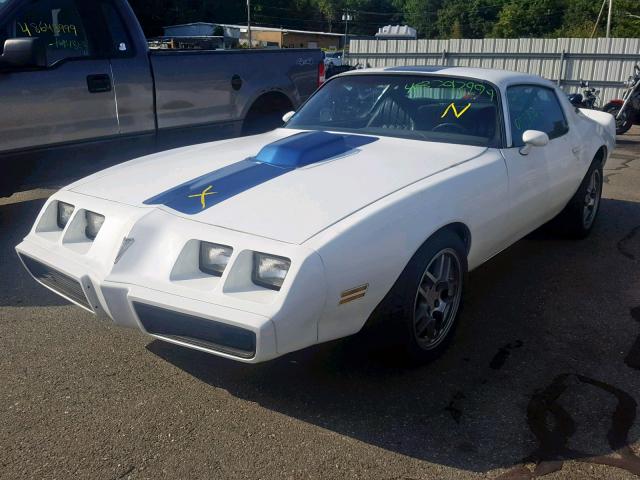 2S87Y9N171383 - 1979 PONTIAC FIREBIRD WHITE photo 2