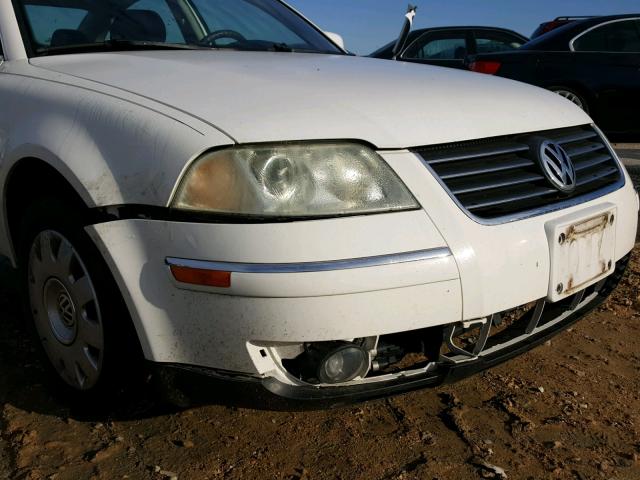 WVWPD63BX2P450820 - 2002 VOLKSWAGEN PASSAT GLS WHITE photo 9