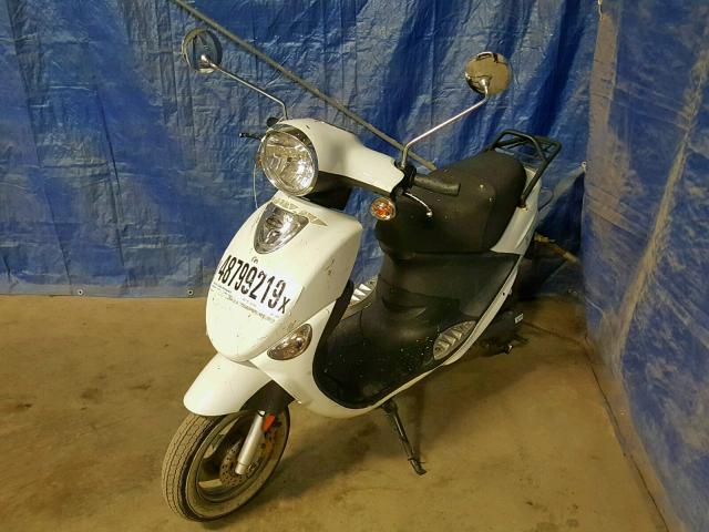 RFVPAP5AXD1110291 - 2013 GENUINE SCOOTER CO. BUDDY 50 WHITE photo 2