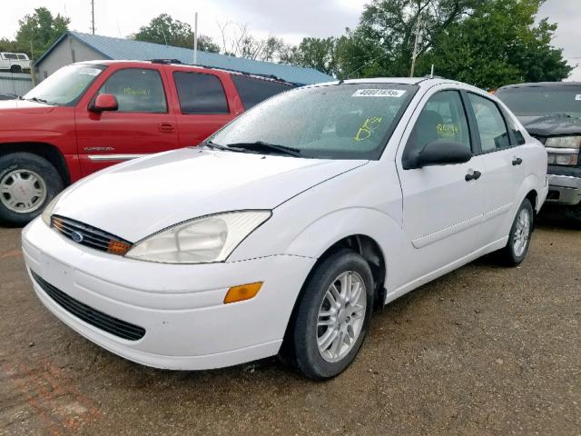 1FAFP3831YW374041 - 2000 FORD FOCUS ZTS WHITE photo 2