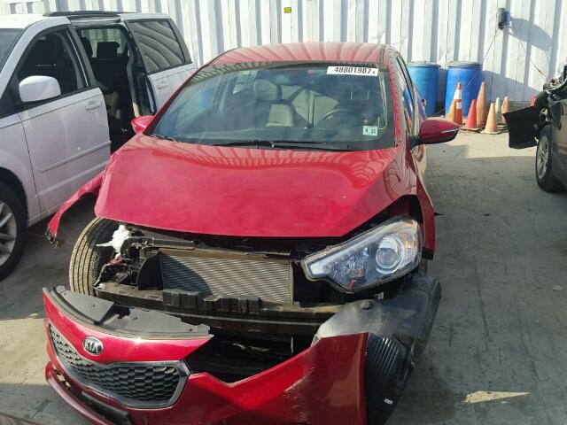 KNAFX4A8XG5575671 - 2016 KIA FORTE EX RED photo 9