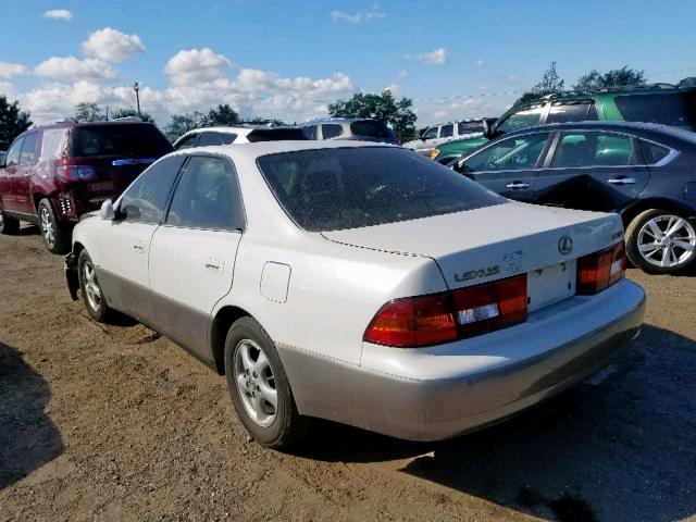 JT8BF28GXW5015765 - 1998 LEXUS ES 300 WHITE photo 3