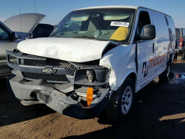 1GCSGAFX2E1156881 - 2014 CHEVROLET EXPRESS G1 WHITE photo 2