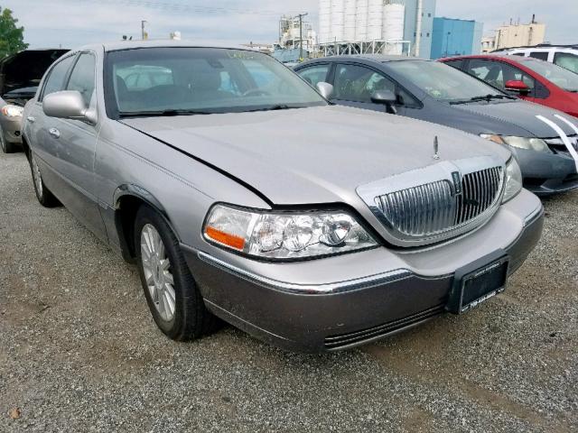 1LNHM82W03Y684279 - 2003 LINCOLN TOWN CAR S SILVER photo 1