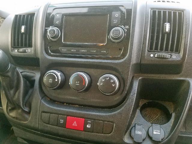 3C6TRVCG1JE138672 - 2018 RAM PROMASTER 白色 照片 9