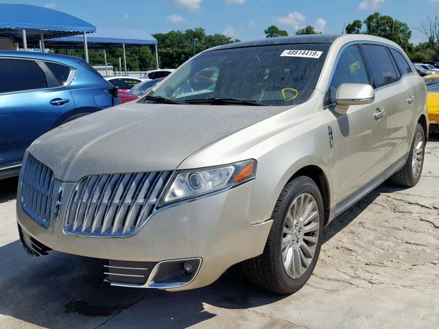 2LMHJ5FR6ABJ03541 - 2010 LINCOLN MKT GOLD photo 2