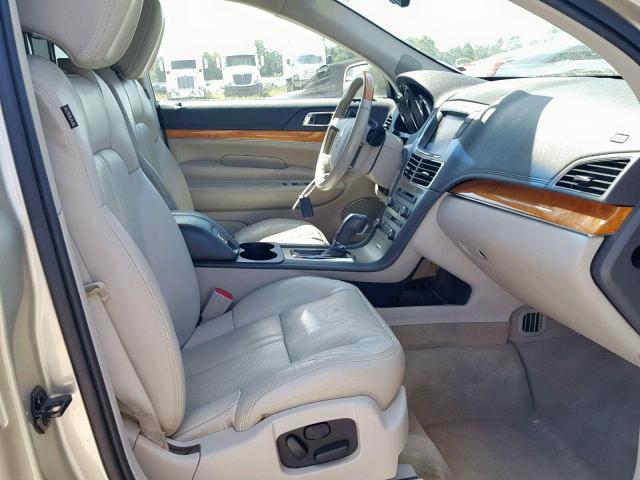 2LMHJ5FR6ABJ03541 - 2010 LINCOLN MKT GOLD photo 5