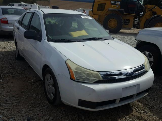 1FAHP34N38W227414 - 2008 FORD FOCUS S/SE WHITE photo 1