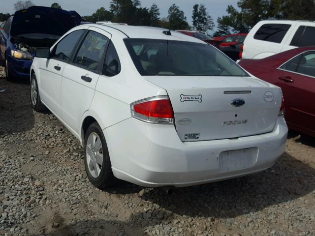 1FAHP34N38W227414 - 2008 FORD FOCUS S/SE WHITE photo 3