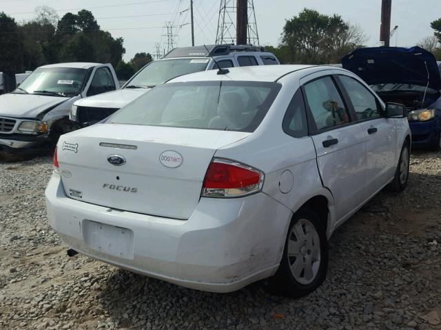 1FAHP34N38W227414 - 2008 FORD FOCUS S/SE WHITE photo 4