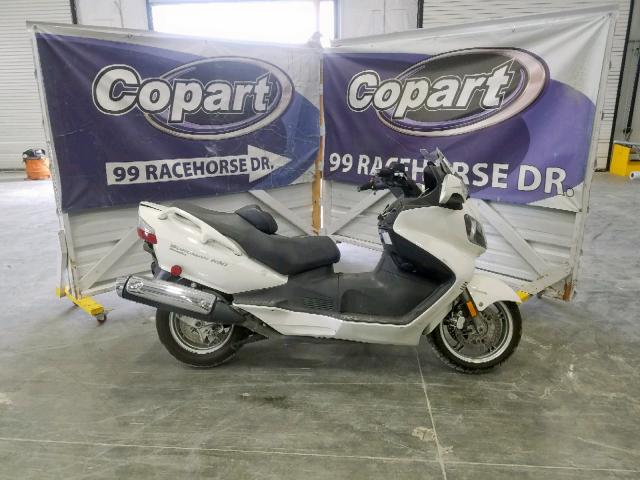 JS1CP51BX92101077 - 2009 SUZUKI AN650 A WHITE photo 6