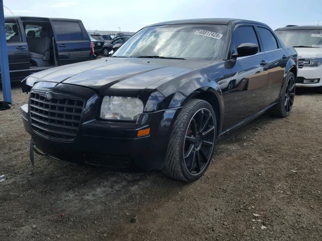 2C3KA43R08H189767 - 2008 CHRYSLER 300 LX BLACK photo 2