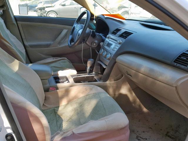 4T4BE46K59R099738 - 2009 TOYOTA CAMRY BASE WHITE photo 5