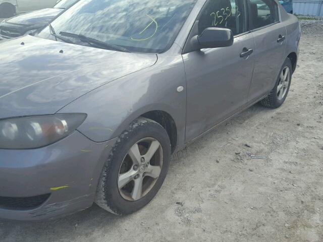 JM1BK12F061530529 - 2006 MAZDA 3 I GRAY photo 9