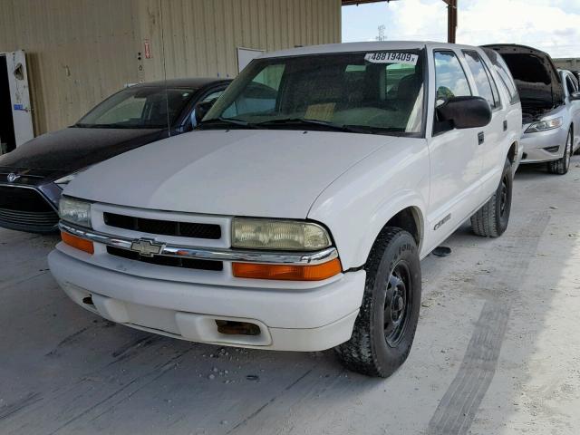 1GNDT13X14K152815 - 2004 CHEVROLET BLAZER WHITE photo 2