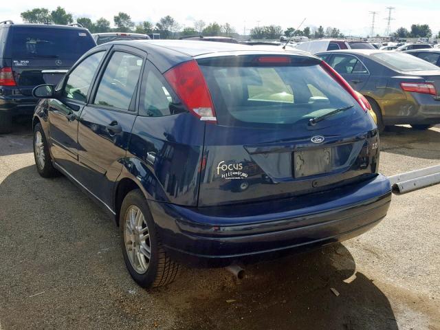 3FAHP37334R116143 - 2004 FORD FOCUS ZX5 BLUE photo 3