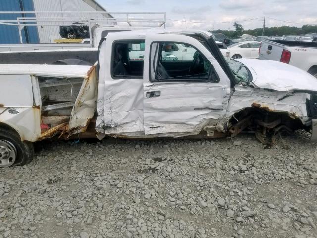 1GDHC29U14E22786 - 2004 GMC SIERRA C25 WHITE photo 9