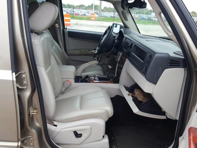 1J8HG58236C275640 - 2006 JEEP COMMANDER GOLD photo 5