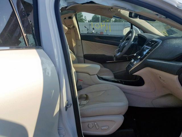 5LMCJ3C94KUL09271 - 2019 LINCOLN MKC RESERV WHITE photo 5