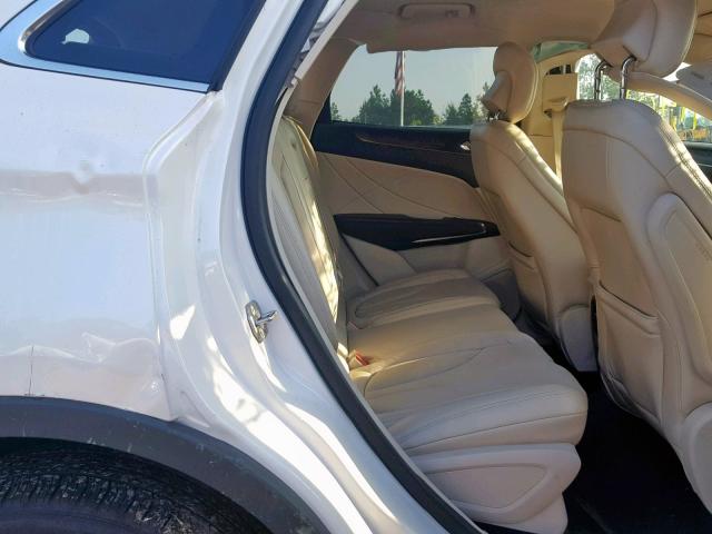 5LMCJ3C94KUL09271 - 2019 LINCOLN MKC RESERV WHITE photo 6