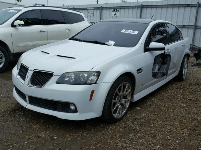 6G2EC57YX9L194027 - 2009 PONTIAC G8 GT WHITE photo 2