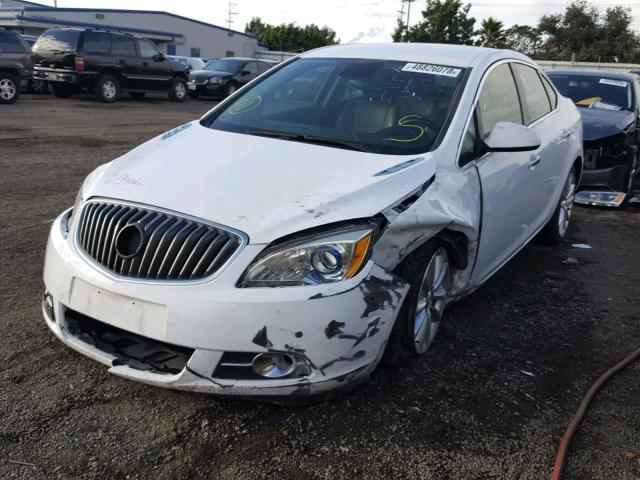 1G4PP5SK6D4222705 - 2013 BUICK VERANO WHITE photo 2