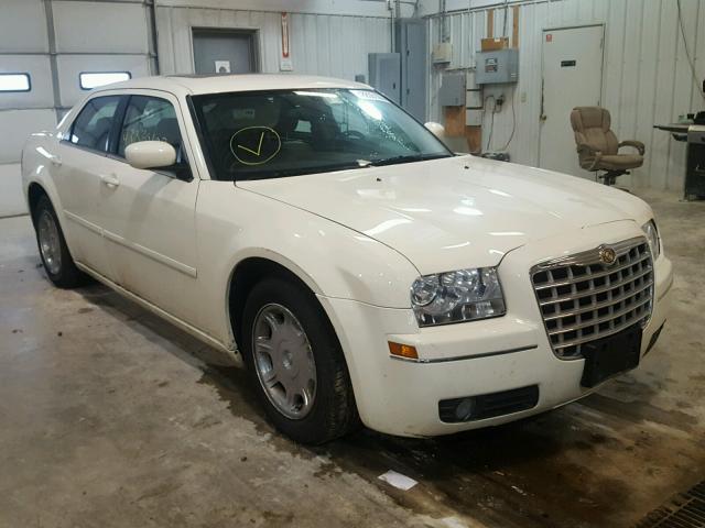 2C3JA53G45H612619 - 2005 CHRYSLER 300 TOURIN WHITE photo 1