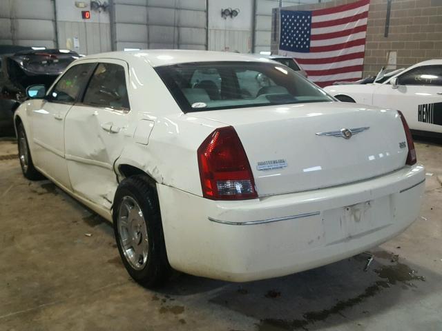 2C3JA53G45H612619 - 2005 CHRYSLER 300 TOURIN WHITE photo 3