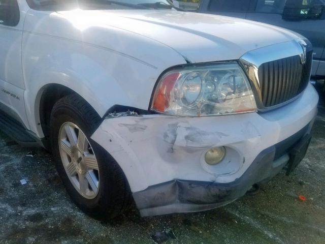 5LMFU27R44LJ23893 - 2004 LINCOLN NAVIGATOR WHITE photo 9