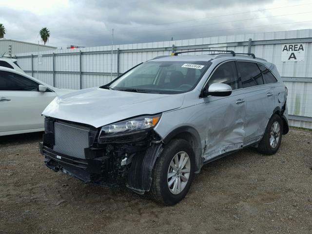 5XYPG4A35KG436964 - 2019 KIA SORENTO LX SILVER photo 2