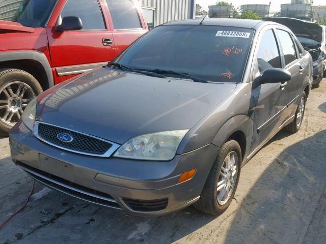 1FAFP34NX6W225129 - 2006 FORD FOCUS ZX4 GRAY photo 2