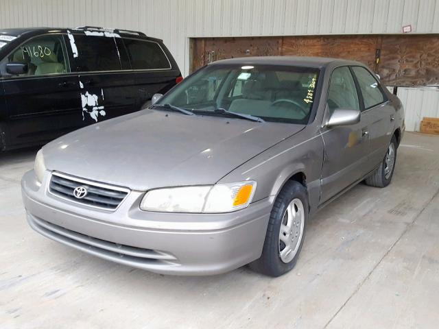 4T1BG22K11U028961 - 2001 TOYOTA CAMRY CE BEIGE photo 2