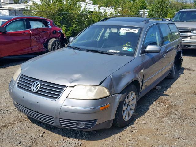 WVWVD63B62E394958 - 2002 VOLKSWAGEN PASSAT GLS GRAY photo 2