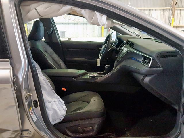 4T1B61HK0JU133138 - 2018 TOYOTA CAMRY XSE SILVER photo 5