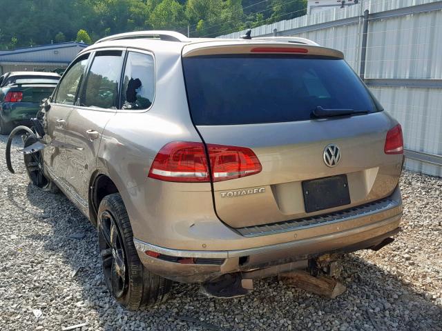 WVGRF7BP1HD000677 - 2017 VOLKSWAGEN TOUAREG WO GOLD photo 3