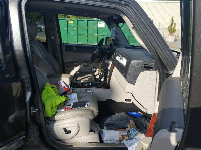 1J8HG58206C125498 - 2006 JEEP COMMANDER GRAY photo 5