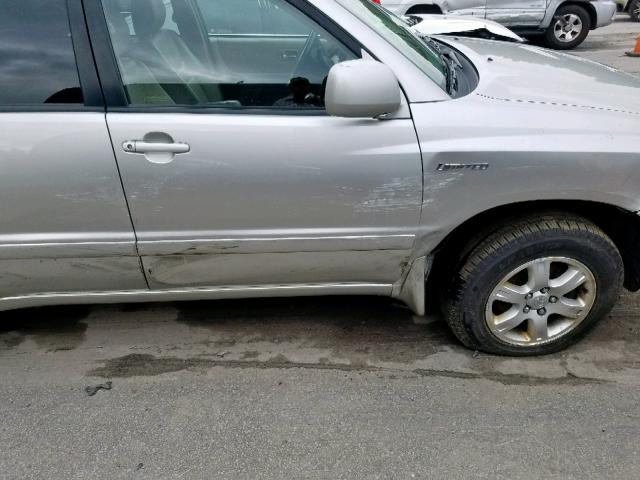 JTEHF21A820067786 - 2002 TOYOTA HIGHLANDER SILVER photo 9