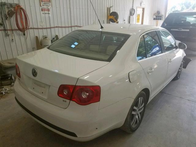 3VWEG71KX7M182675 - 2007 VOLKSWAGEN JETTA WOLF WHITE photo 4