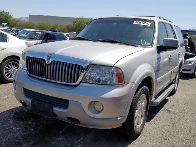 5LMFU27R63LJ43755 - 2003 LINCOLN NAVIGATOR GRAY photo 2